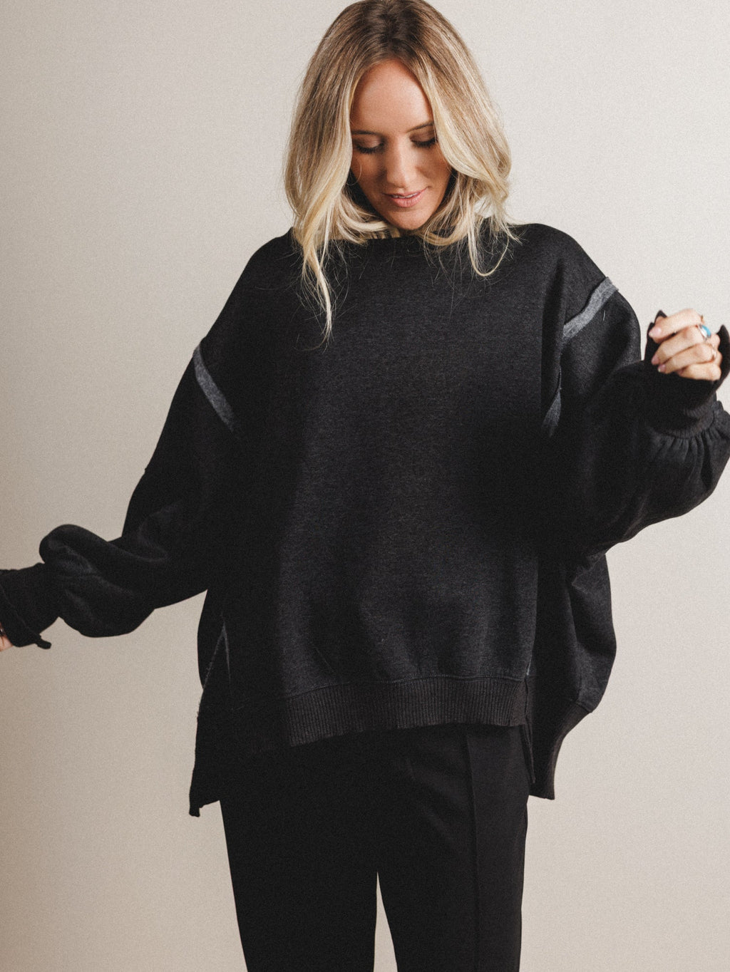 Honey Cloud Sweatshirt - Black