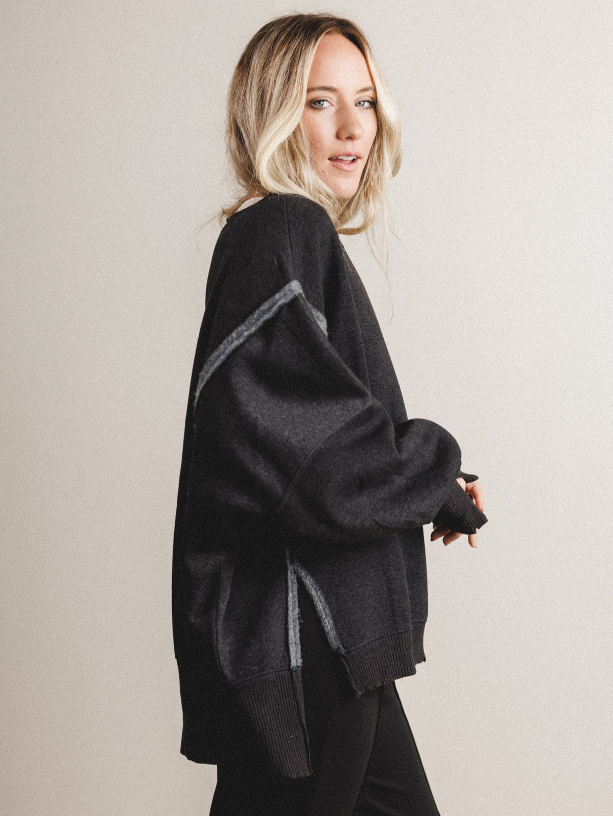 Honey Cloud Sweatshirt - Black