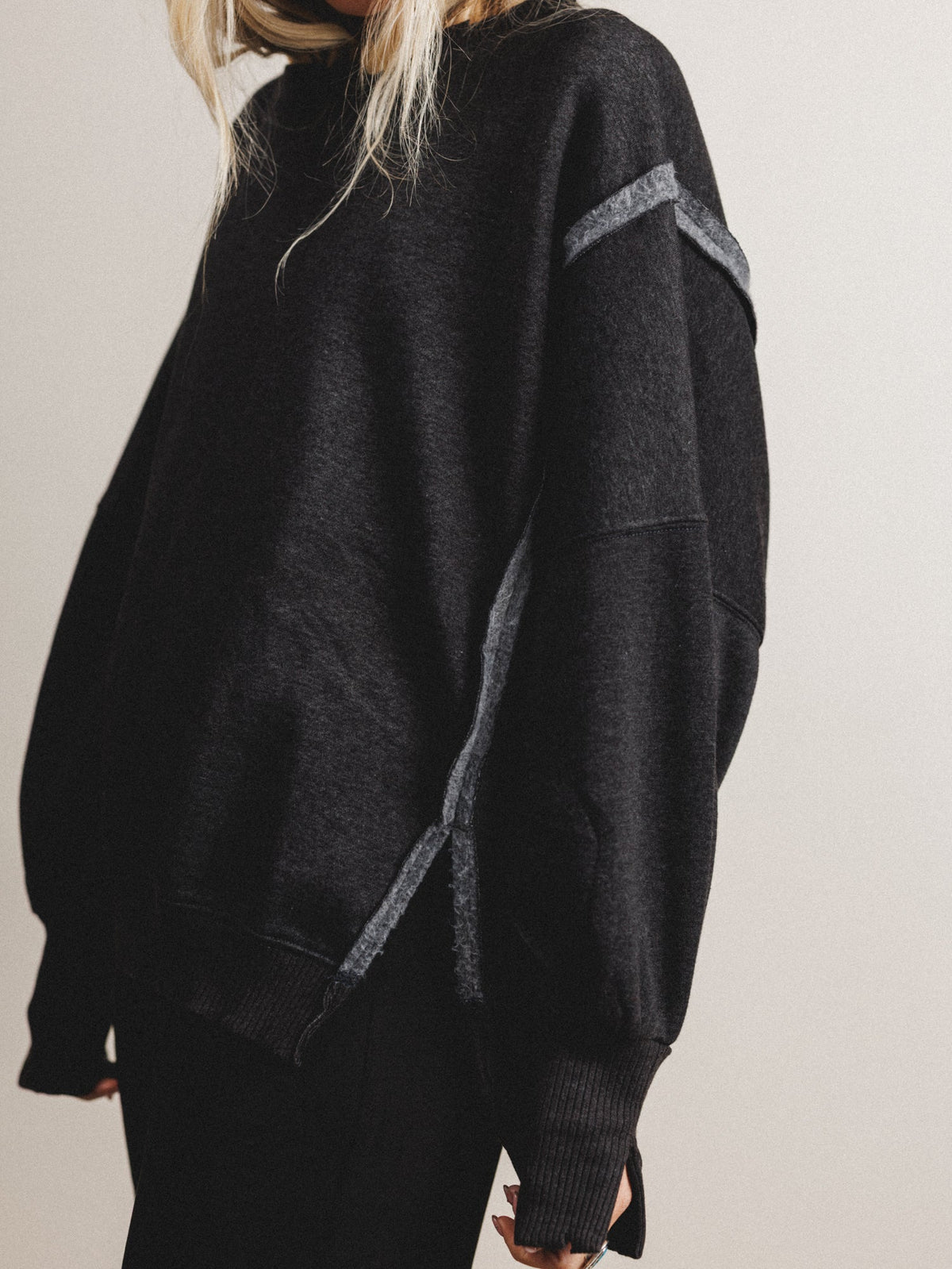 Honey Cloud Sweatshirt - Black